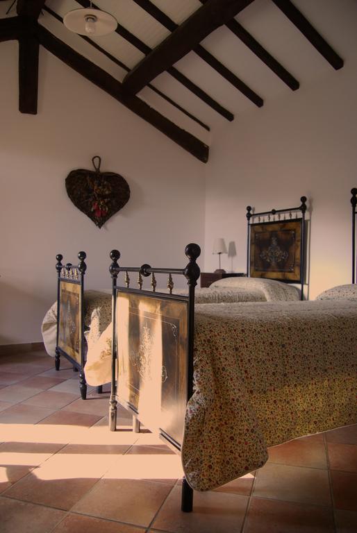 Villa Casale Degli Ulivi Gualdo Tadino Habitación foto