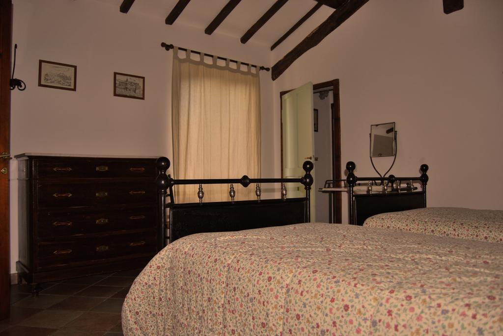 Villa Casale Degli Ulivi Gualdo Tadino Habitación foto